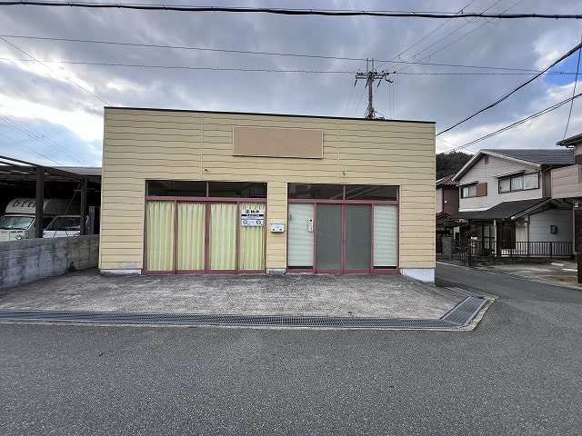 豊能郡能勢町駐車スペース付き倉庫・店舗1