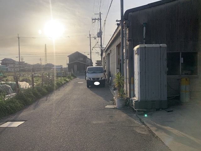 2ｔ車がギリギリ通行可能です。