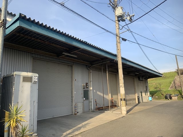 連棟倉庫になります。