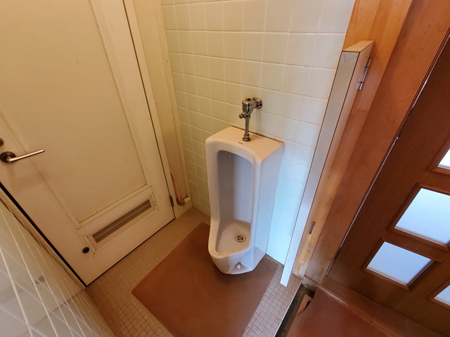 小便器ついております。