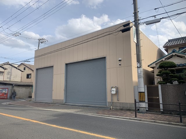 シャッター3基あります。