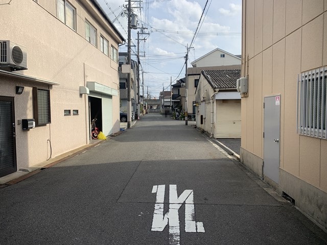 近隣に民家があります。