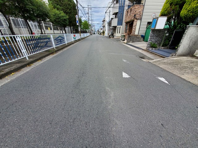 前面道路になります。