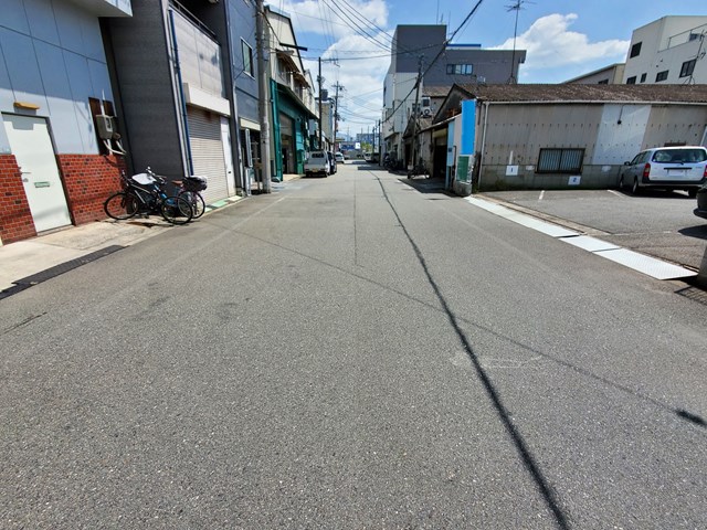 前面道路になります。