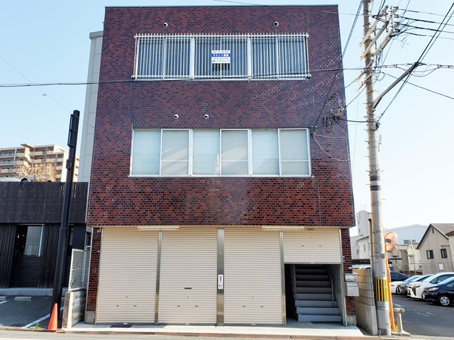 すぐ近くにコンビニがあります。