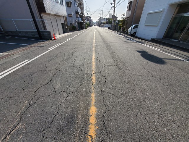 前面道路になります。