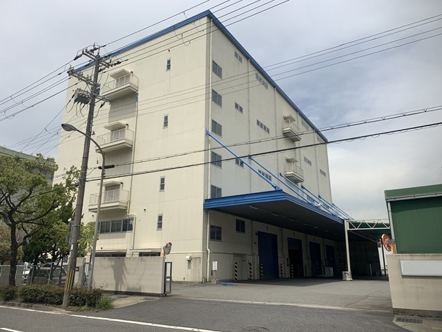 大型物流倉庫になります。