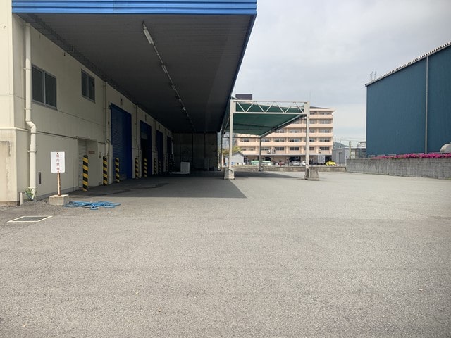 コンテナ車の転回も可能です。