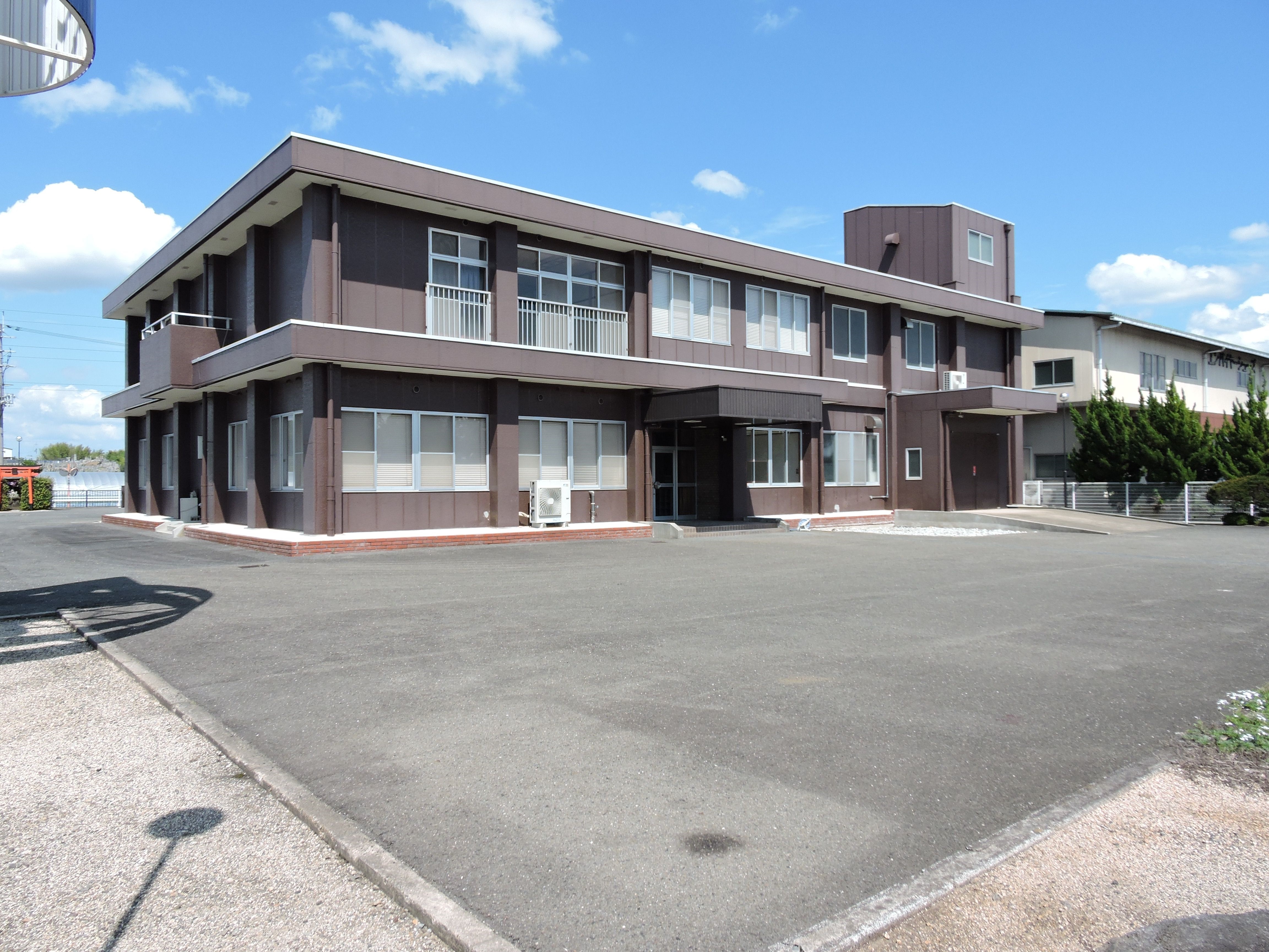 1棟貸しの倉庫兼事務所です。