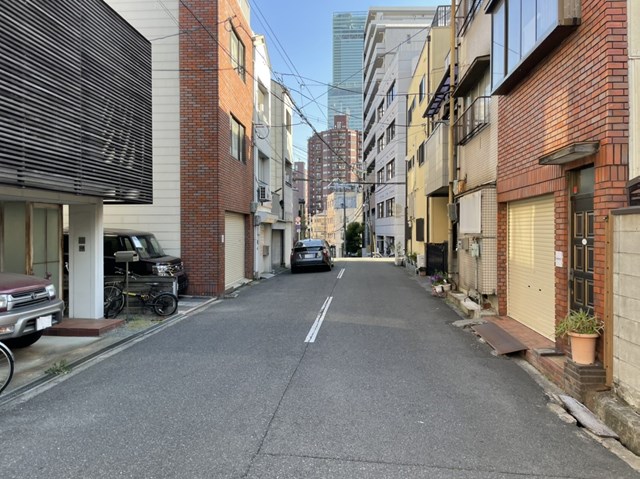 前面道路になります。
