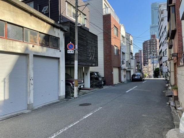 阪神高速1号環状線【夕陽丘】乗り口まで車で６分です。