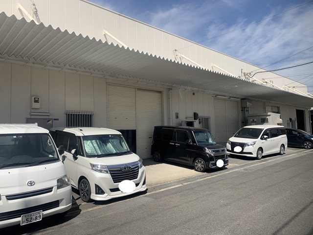 前面に駐車スペース付きあります。