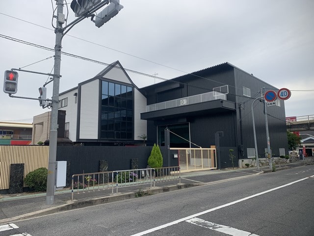 きれいな倉庫・事務所です。