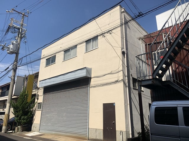 クレーンが2基あります。