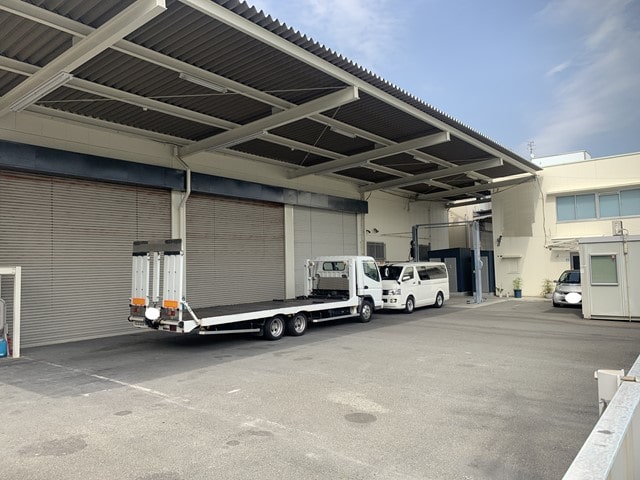 電動シャッター3基あります。
