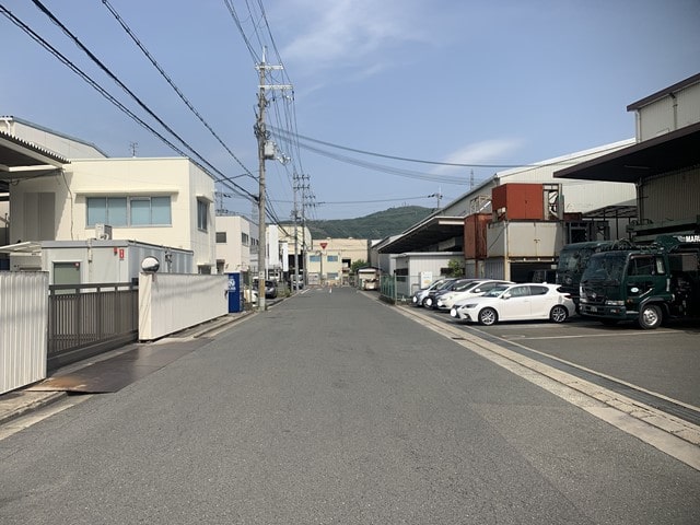近隣に民家はありません。