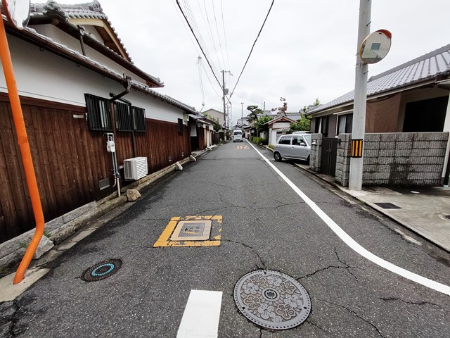 前面道路になります。