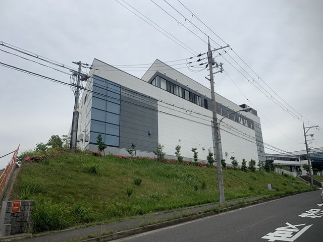 敷地内に駐車スペース27台分あります
