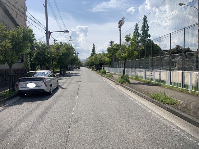 幹線道路に出れます。