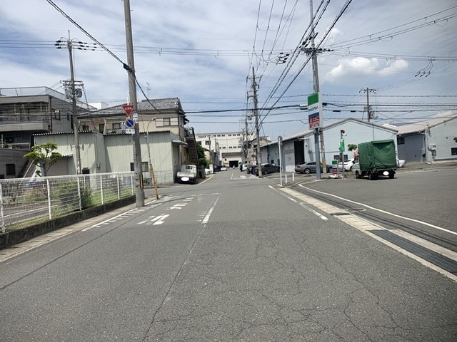 近隣にコンビニエンスストアがあります。