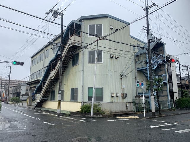 角地の倉庫になります。