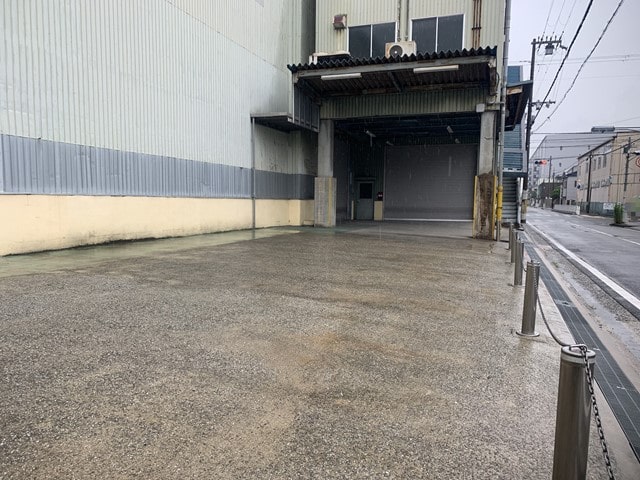 大型車も縦に駐車可能です。