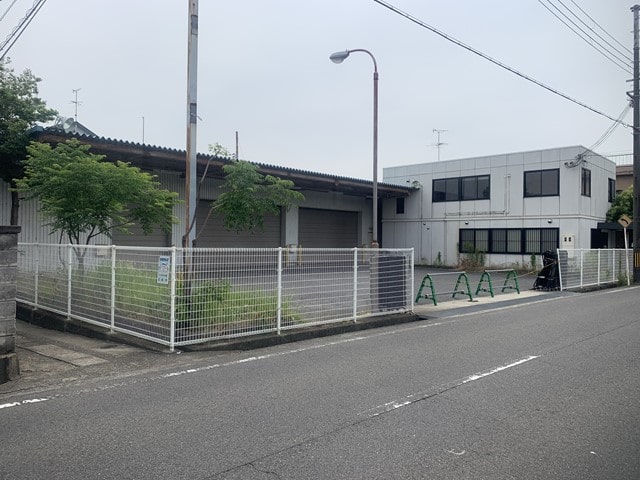 倉庫シャッター3基あります。