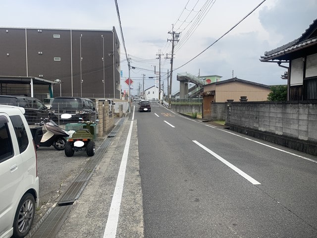 幹線道路から進入可能です。