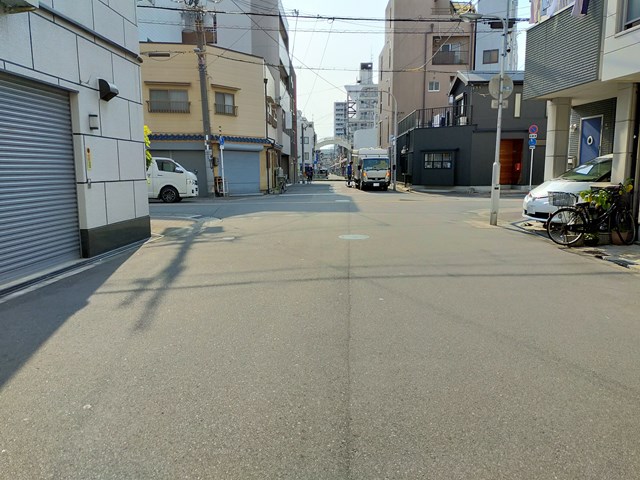 前面道路になります。