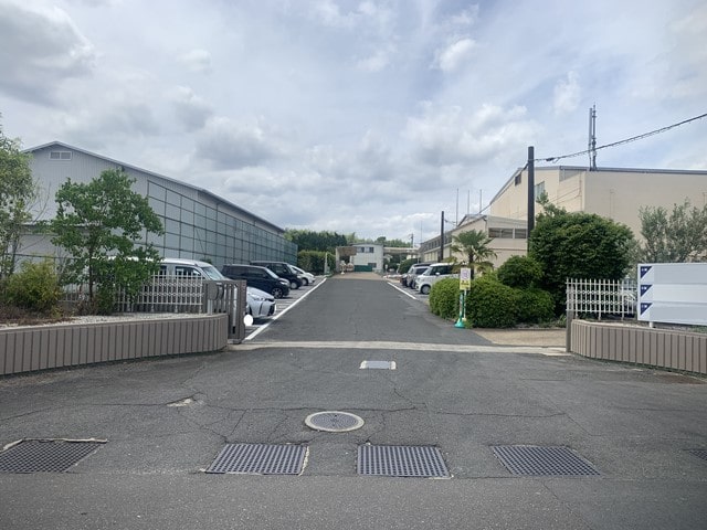 敷地内は共有通路になります。