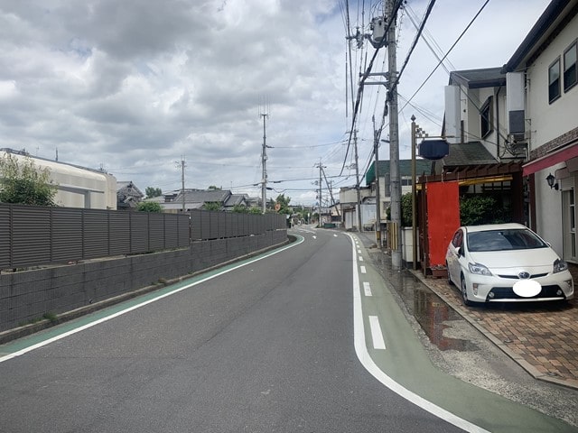 この先約100ｍ先に大型車規制があります。