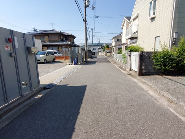 前面道路になります。