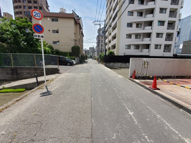 前面道路になります。