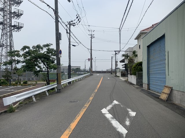 近隣に民家があります。