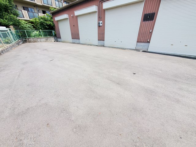 駐車スペース付いてます。