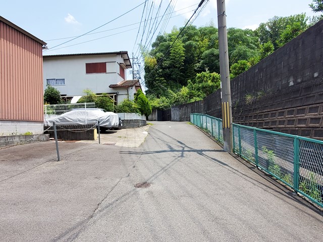 前面道路になります。