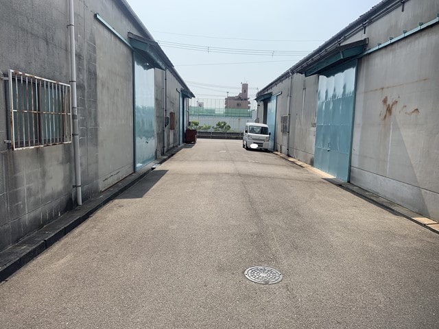 前面通路は共有です。