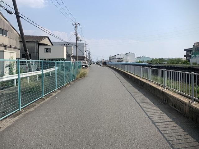 大型車規制はありません。