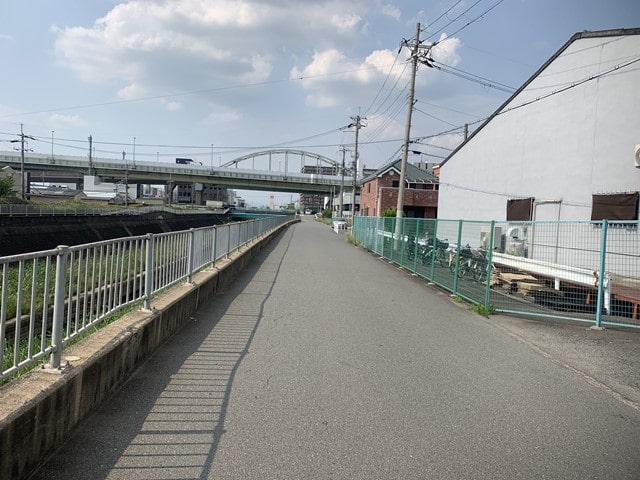 幹線道路からの進入は可能です。