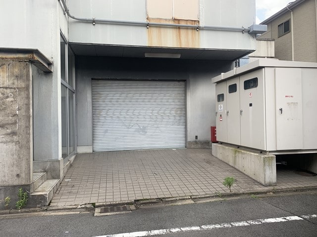 搬入間口になります。