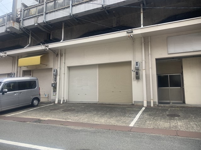 乗用車2台駐車可能です。