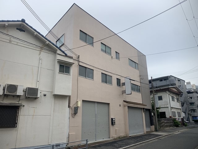 別棟に居宅があります。