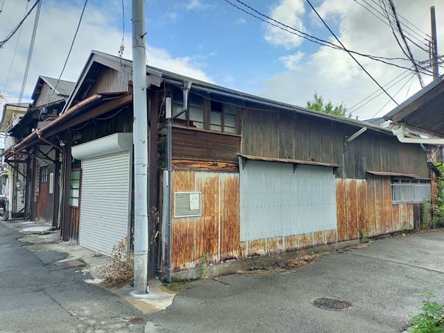 角地の物件です。