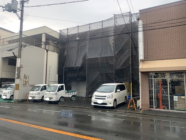 乗用車3～4台駐車可能です。