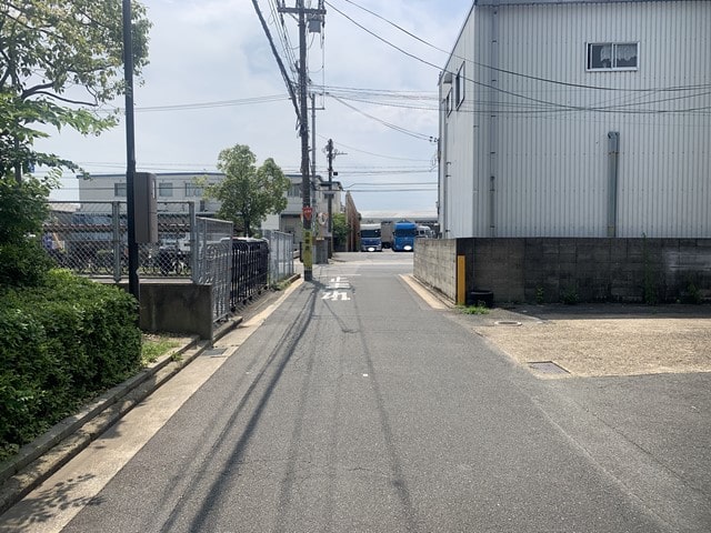 3ｔ車規制はあります。