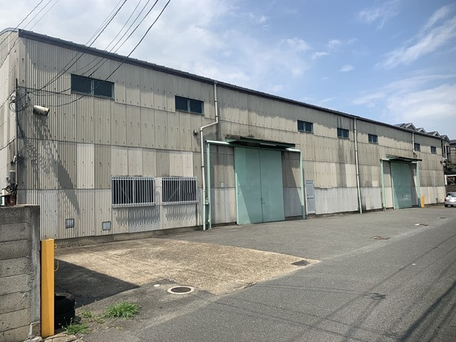 出入口鉄扉2ヵ所あります。