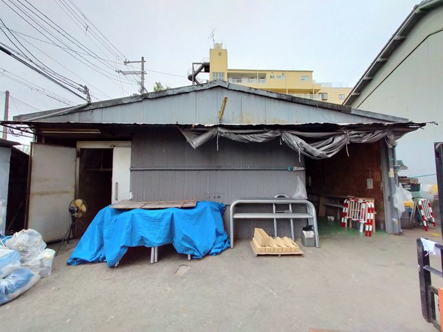 間口は少し小さめです。