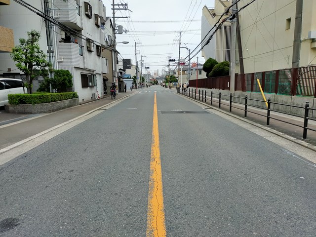 近くにコンビニがあります。