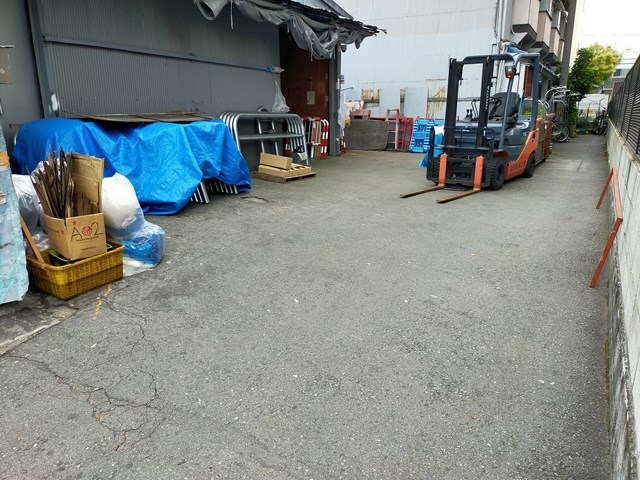 前面空地は荷解き場や駐車スペースにもお使い頂けます。