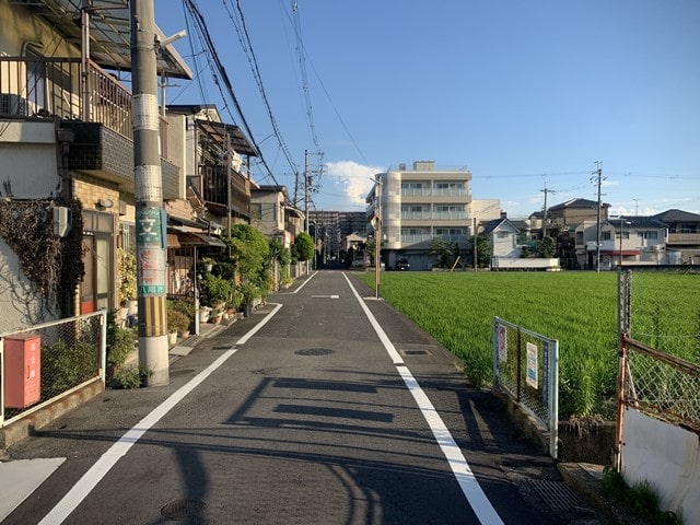 近隣に民家があります。